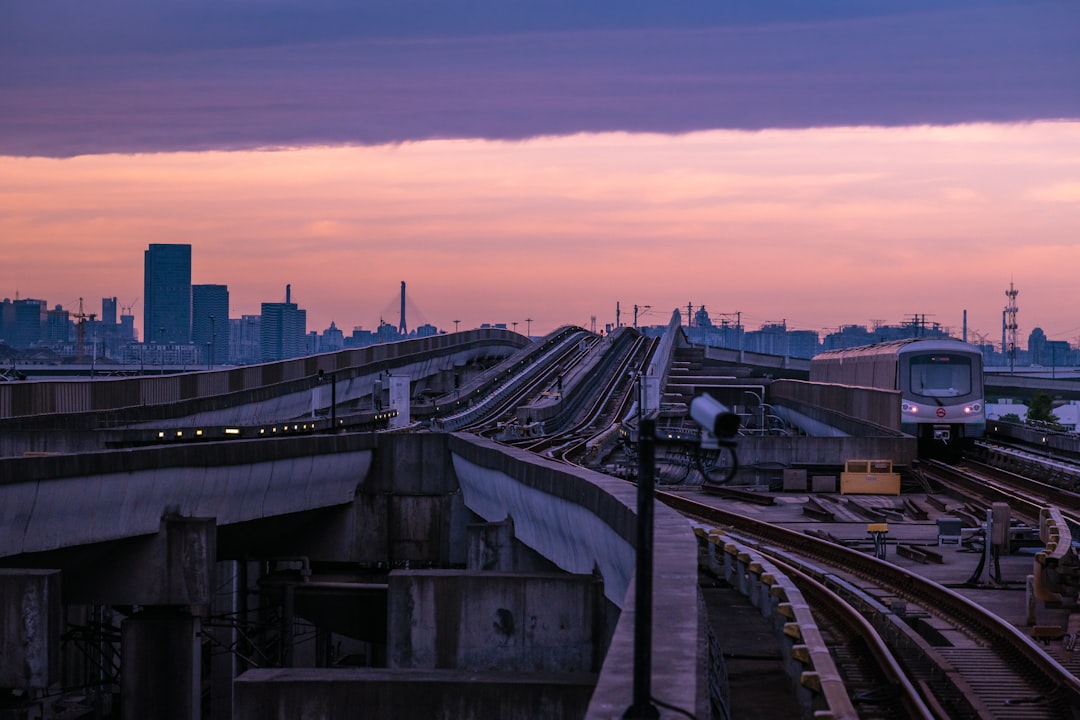 Shanghai Metro Guide: Tap Your Foreign Card & Go (2026)